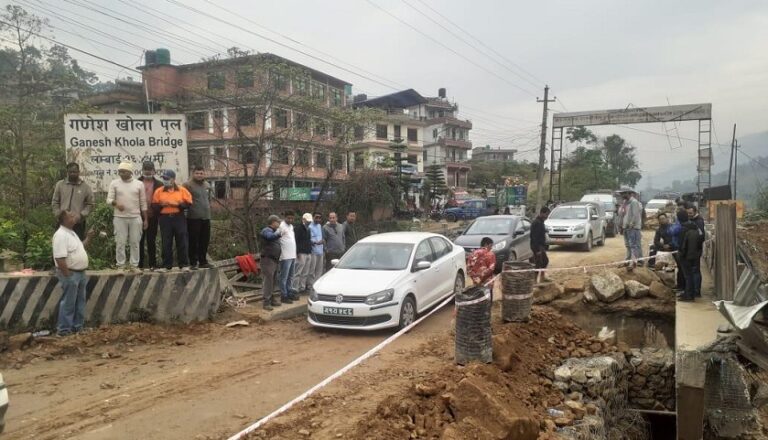 अठार घन्टापछि एकतर्फी खुल्यो पृथ्वी राजमार्ग