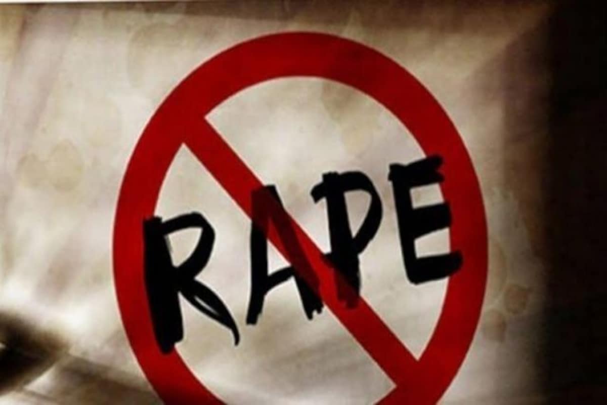 भारतमा बेलायती महिला आफ्नै पुरुष साथी अगाडि बलात्कृत 