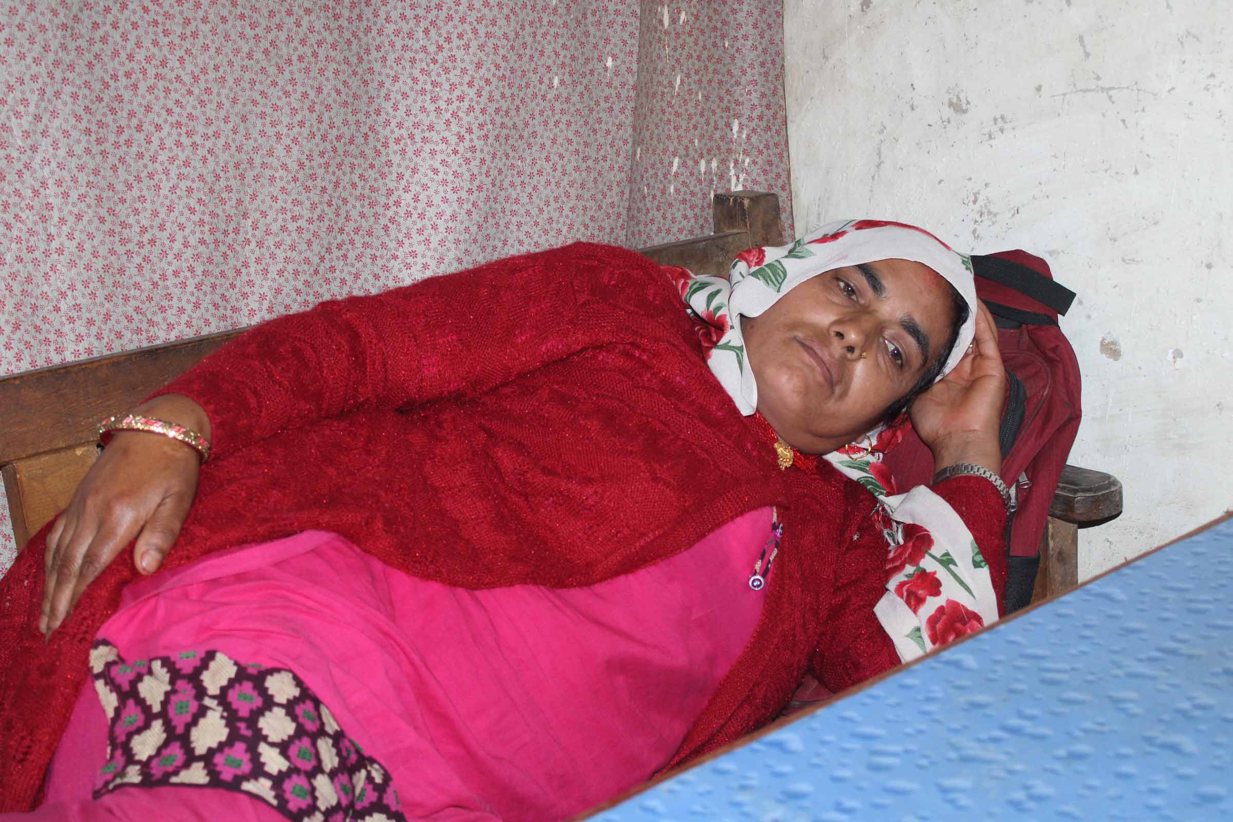 विद्यालयको हिसाबकिताब खोज्ने शिक्षिकामाथि प्रधानअध्यापकबाट हातपात 