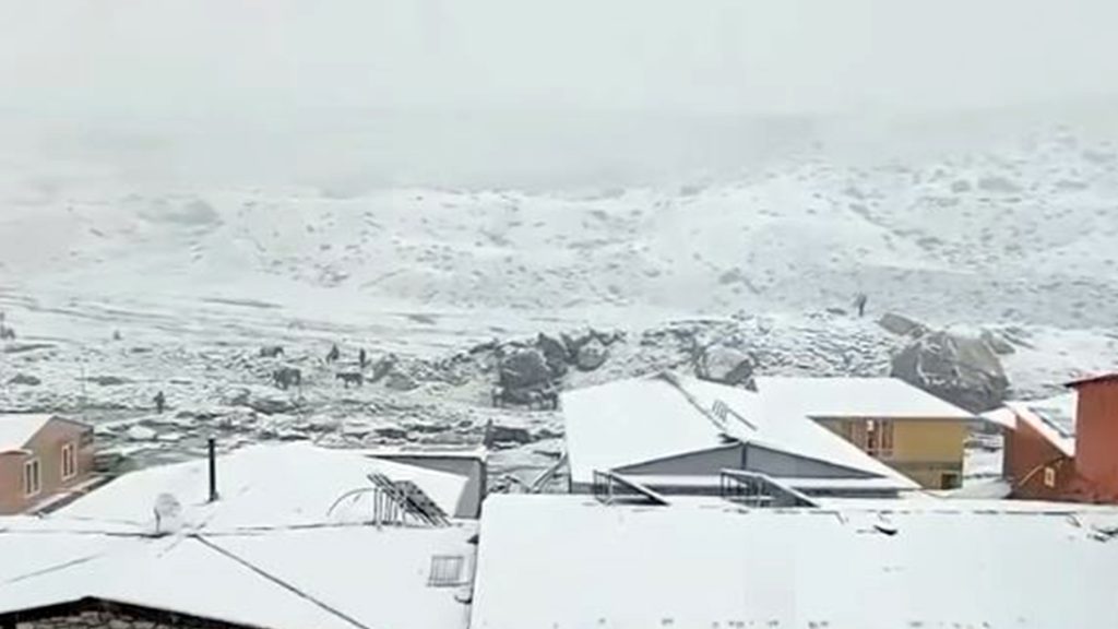 बाक्लो हिमपातले खुम्बुको जनजीवन प्रभावित