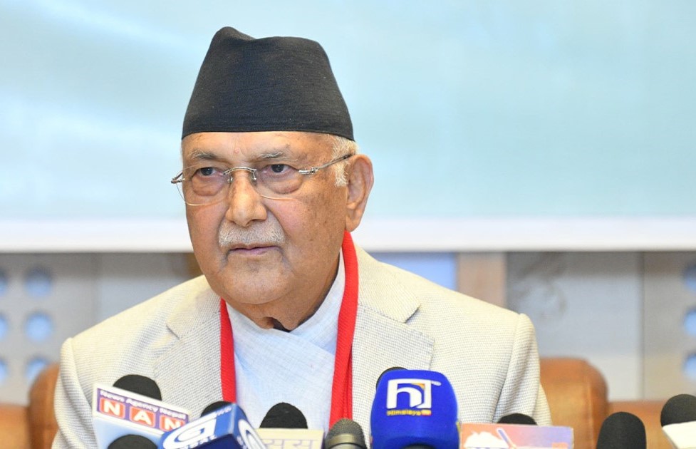 कसले नचाएको छ कठपुतली, म अँध्यारो मुख लगाएर बस्छु ?
