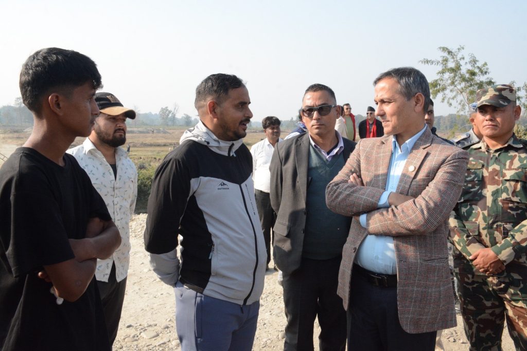 गृहमन्त्री अर्यालद्वारा निमार्णाधीन सुक्खा बन्दरगाह निरीक्षण