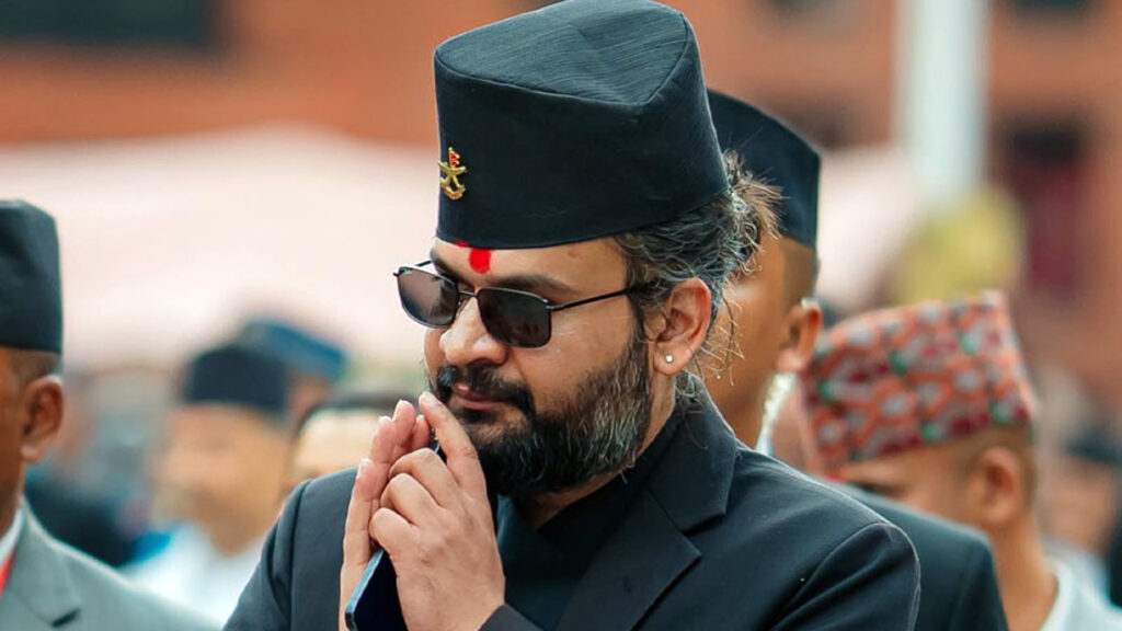 नयाँ र अनौठा अभ्याससहित यसरी हुँदैछ बालेनको सपथ